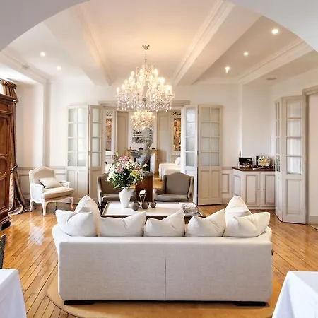 Hotel Chateau Les Charmettes 4*