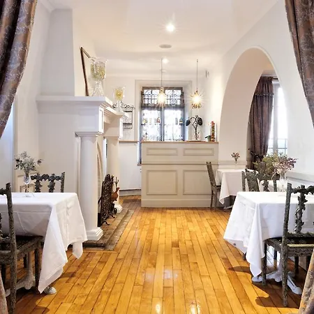 Hotel Chateau Les Charmettes 4*